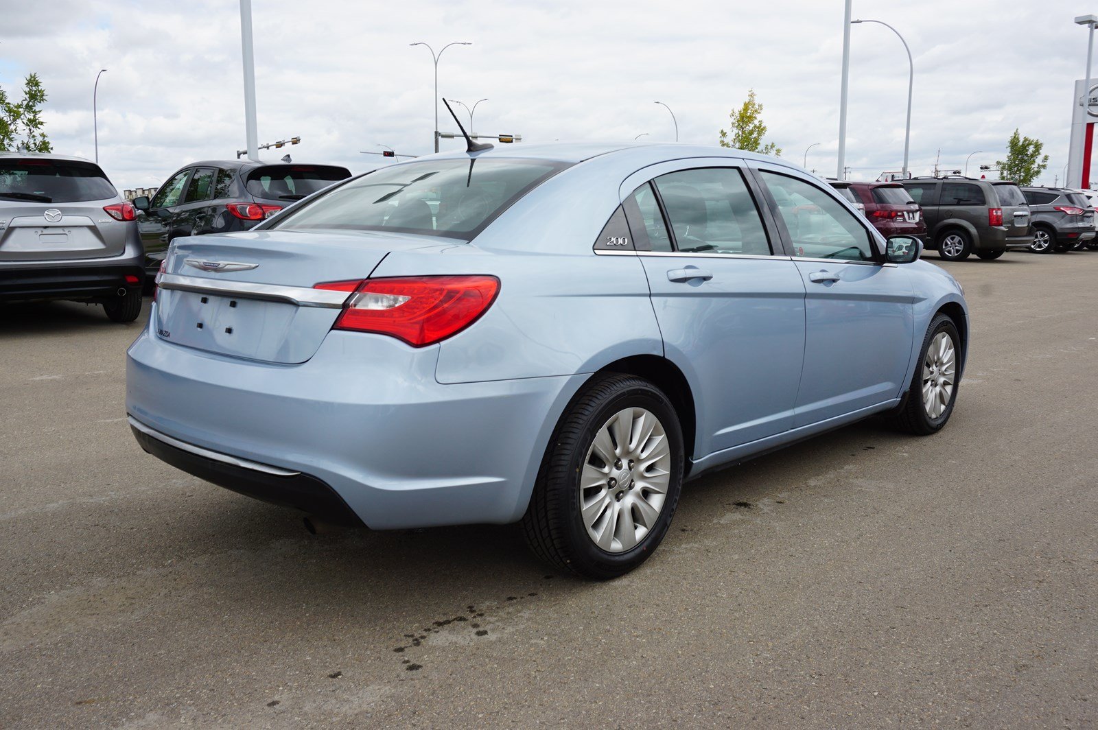 Pre-Owned 2013 Chrysler 200 LX Bluetooth,